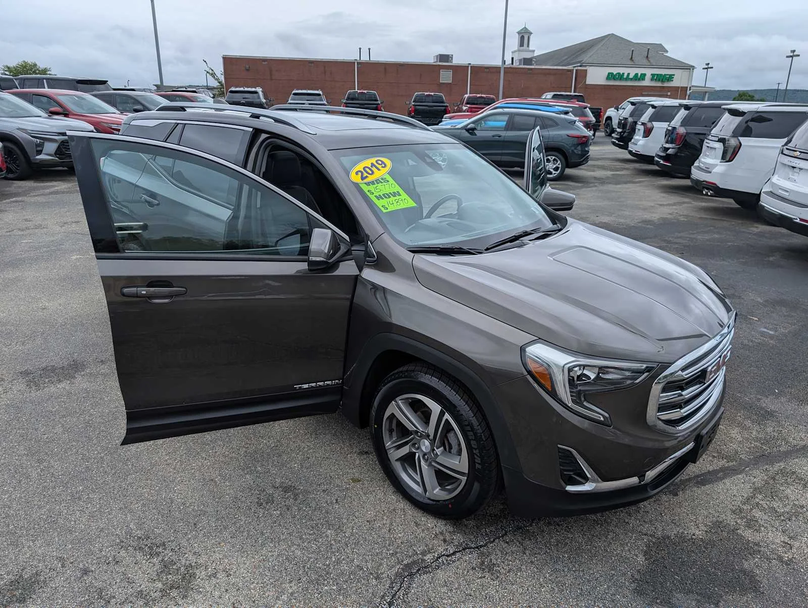 Used 2019 Smokey Quartz Metallic GMC SLT image 15