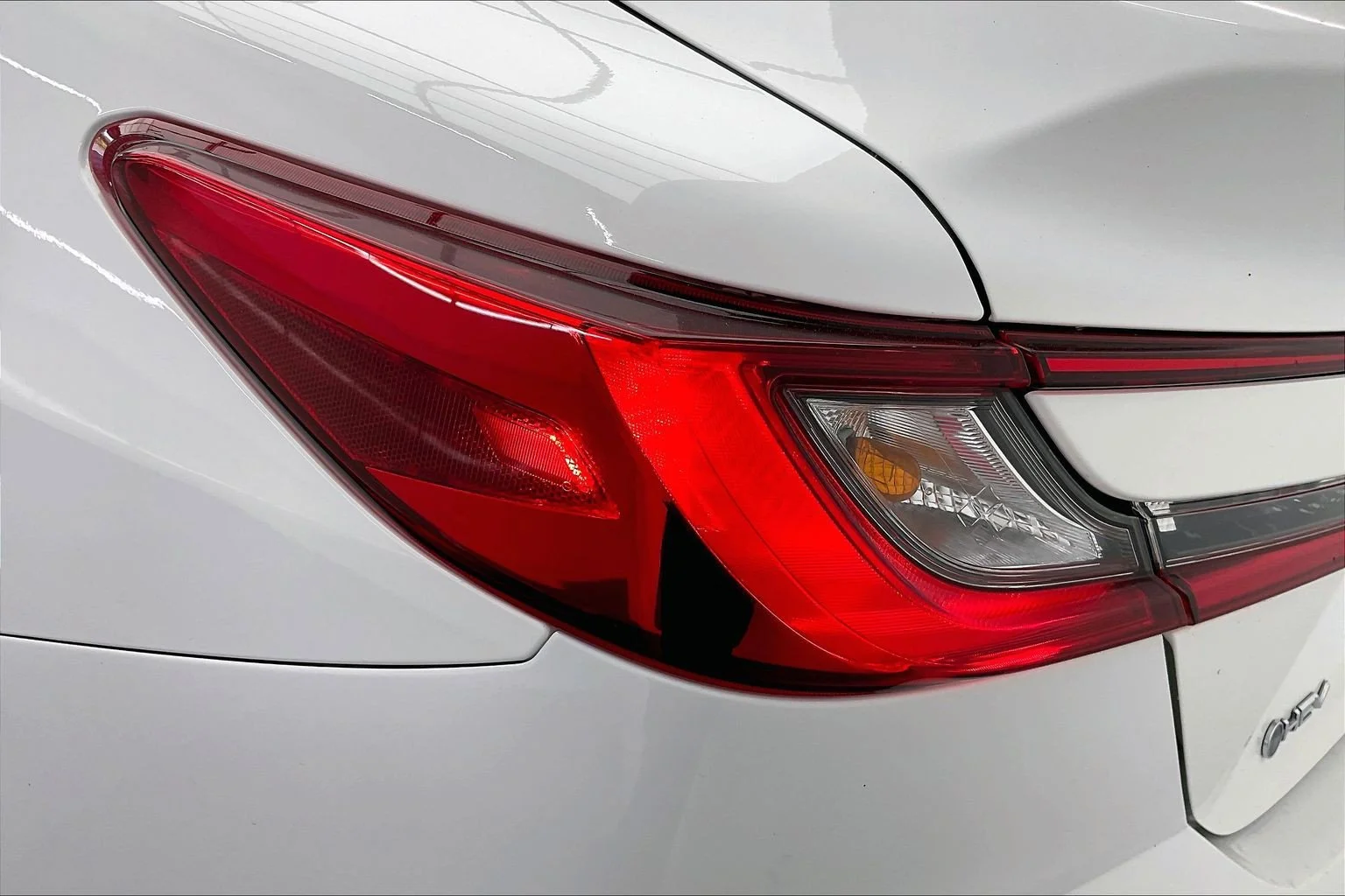 Used 2025 Ice Cap Toyota LE image 30