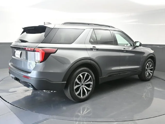 Used 2025 Gray Ford ST-Line image 7