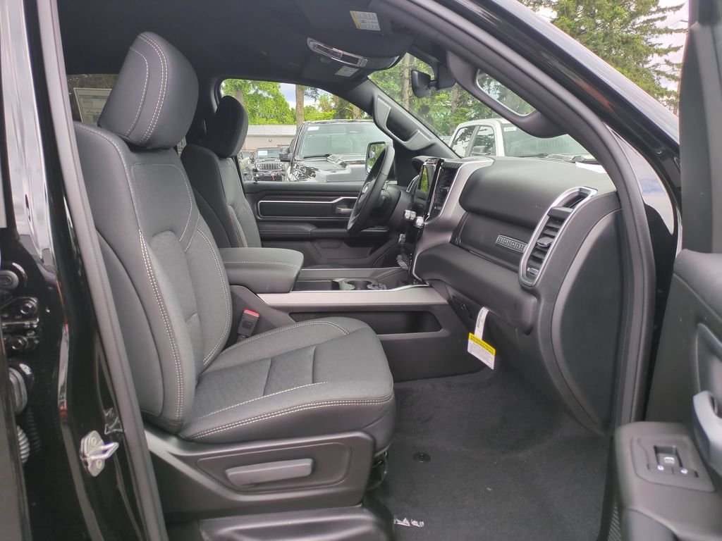 New 2026 Diamond Black Crystal Pearl-Coat Exterior Paint RAM Big Horn/Lone Star image 16