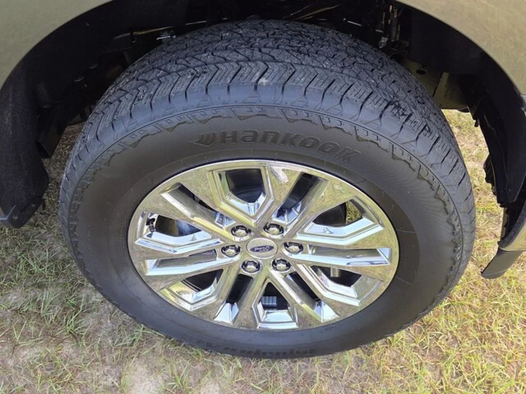 New 2026 Carbonized Gray Metallic Ford Lariat® image 17