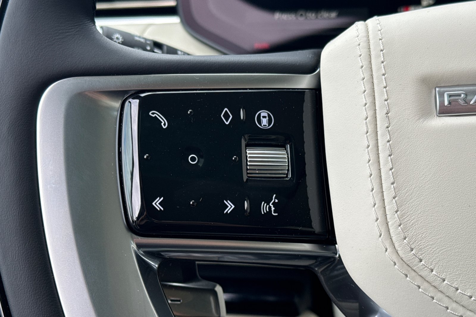 New 2027 Obsidian Black Satin Land Rover SE image 28