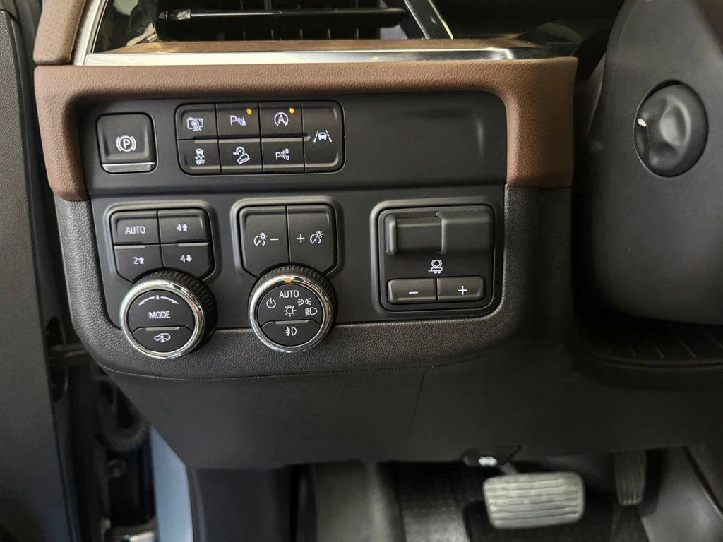 Used 2025 Sterling Grey Metallic Chevrolet HIGH COUNTRY image 31