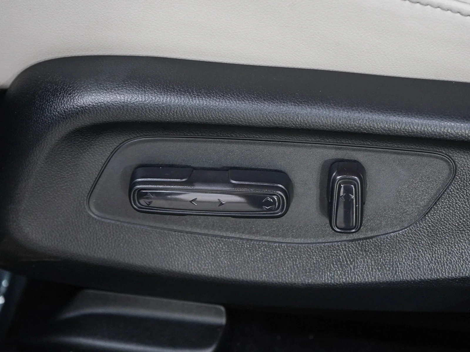 Used 2025 White Honda EX-L AWD CVT image 22