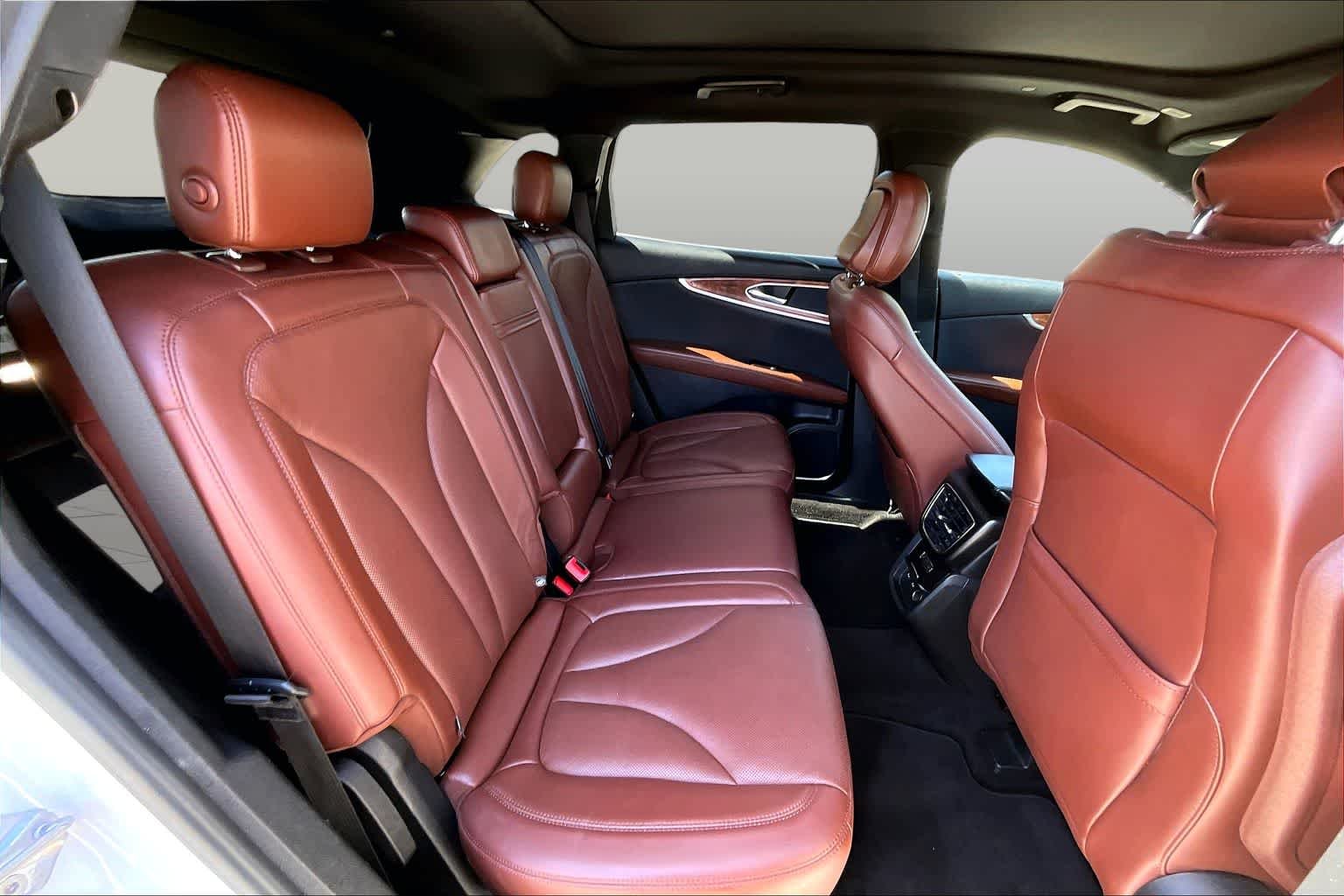 Used 2020 Pristine White Lincoln Reserve image 20
