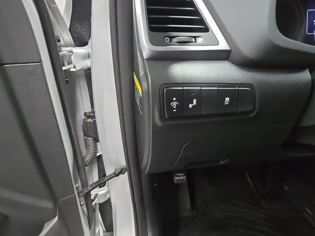 Certified Used 2018 Silver Hyundai SEL Plus image 11