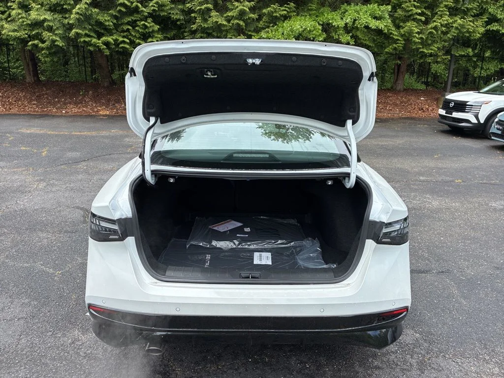 New 2026 Aspen White TriCoat / Super Black Two-tone Nissan SR image 16