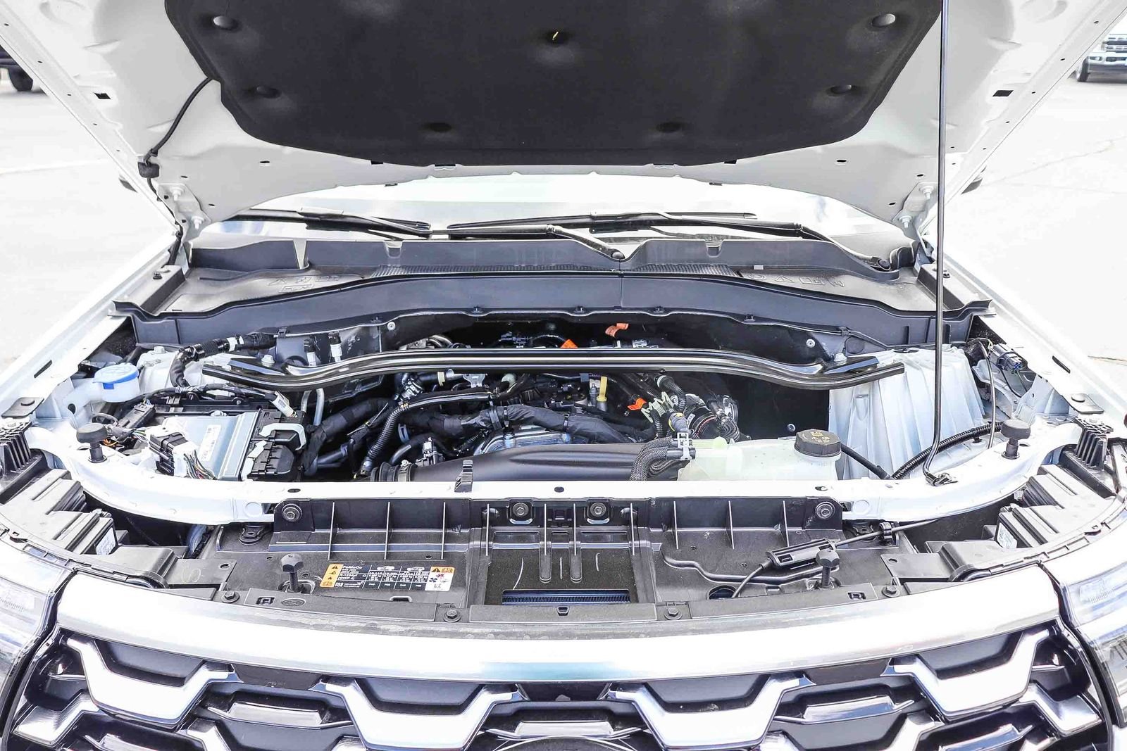 New 2026 Star White Metallic Tri-Coat Ford Platinum™ image 29