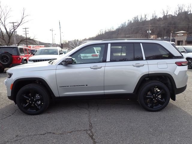 New 2025 Silver Zynith Exterior Paint Jeep Limited image 2