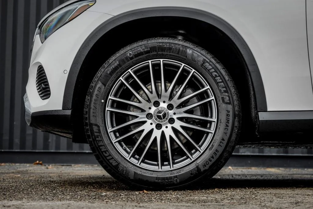 New 2026 Polar White Mercedes-Benz GLC 300 image 37