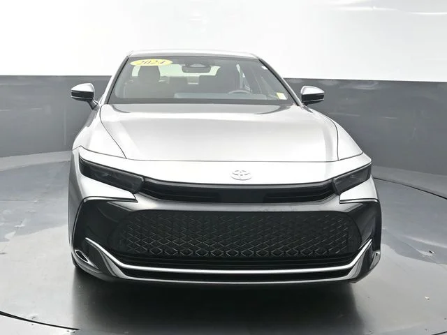 Used 2024  Toyota XLE image 2