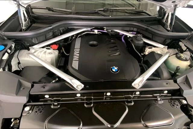 New 2026 Mineral White Metallic BMW sDrive40i image 11