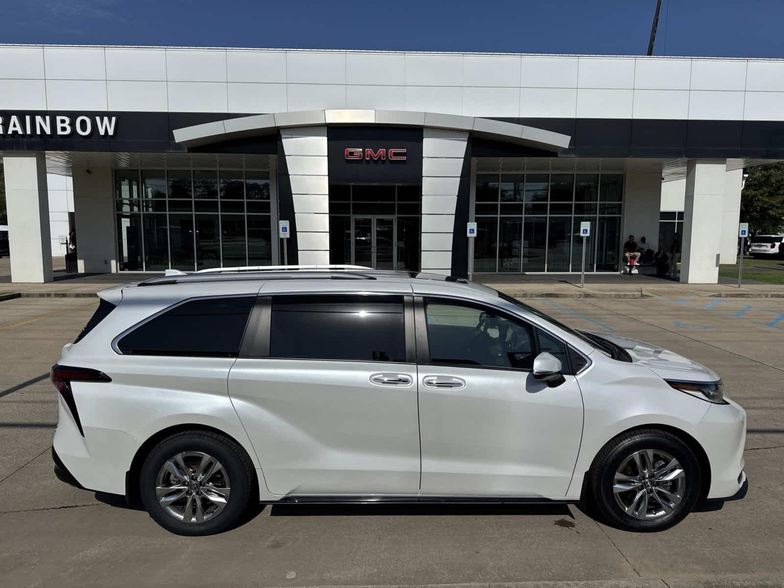 2023 Toyota Sienna Limited 7-Passenger Hybrid AWD's photo