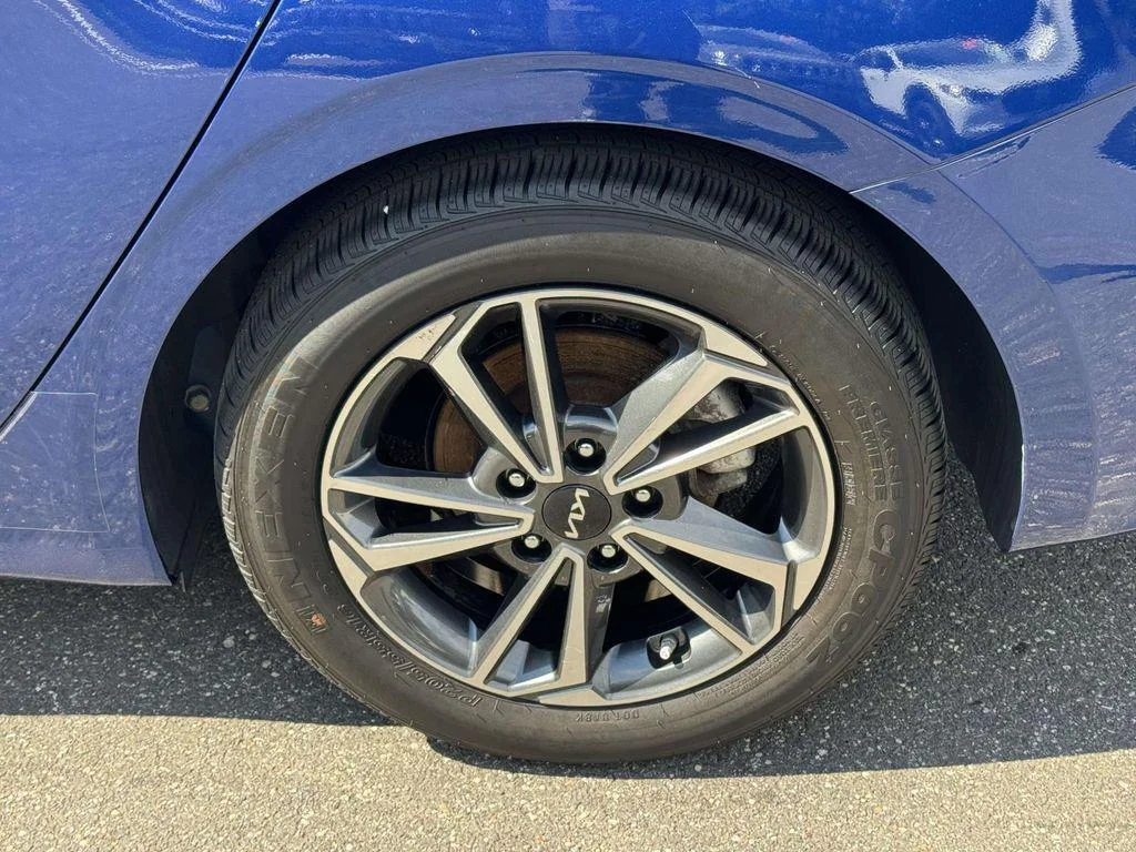 Used 2022 Deep Sea Blue Kia LXS image 9