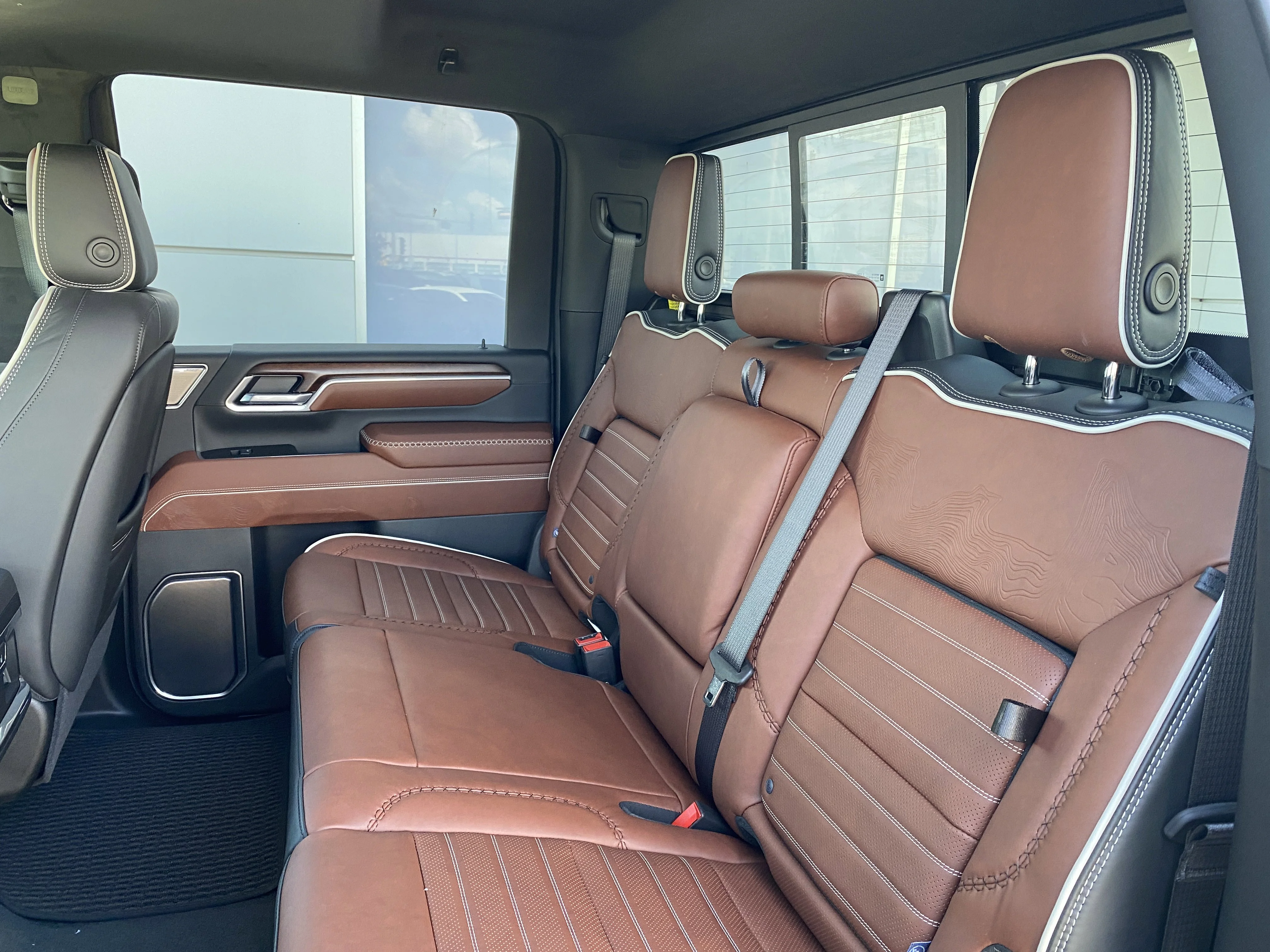 New 2026 GLACIER WHITE TRICOAT GMC Denali Ultimate image 30