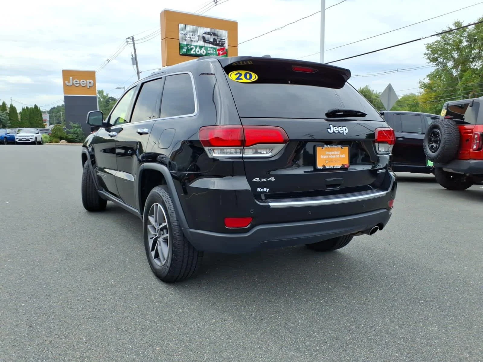 Certified Used 2020 Diamond Black Crystal Pearlcoat Jeep Limited image 11