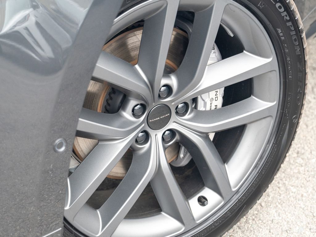 New 2026 Carpathian Grey LAND ROVER Dynamic SE image 9
