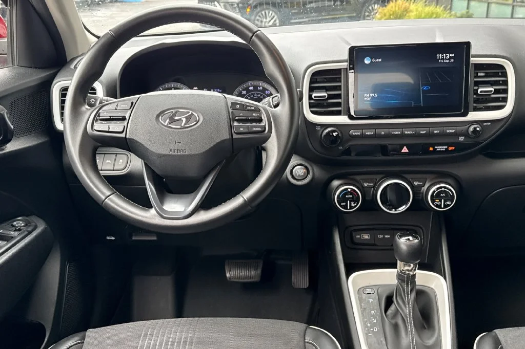 2022 Hyundai Venue Limited - Photo 14