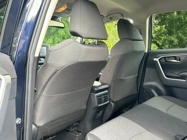 Used 2020  Toyota XLE image 31