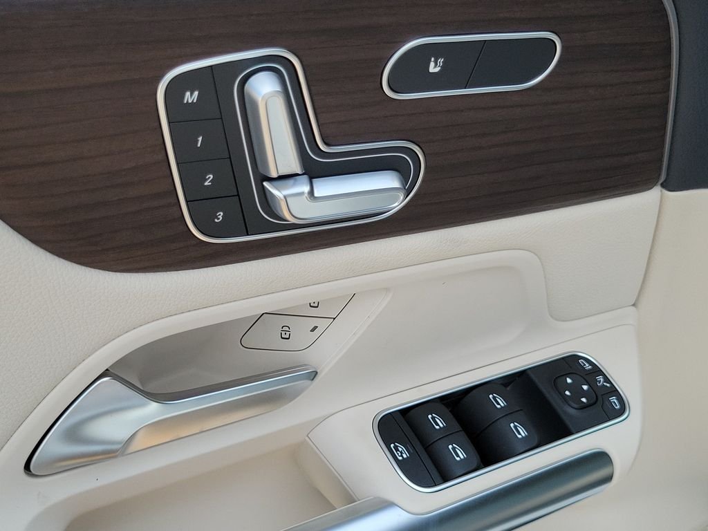 New 2026 Polar White Mercedes-Benz GLA 250 image 19