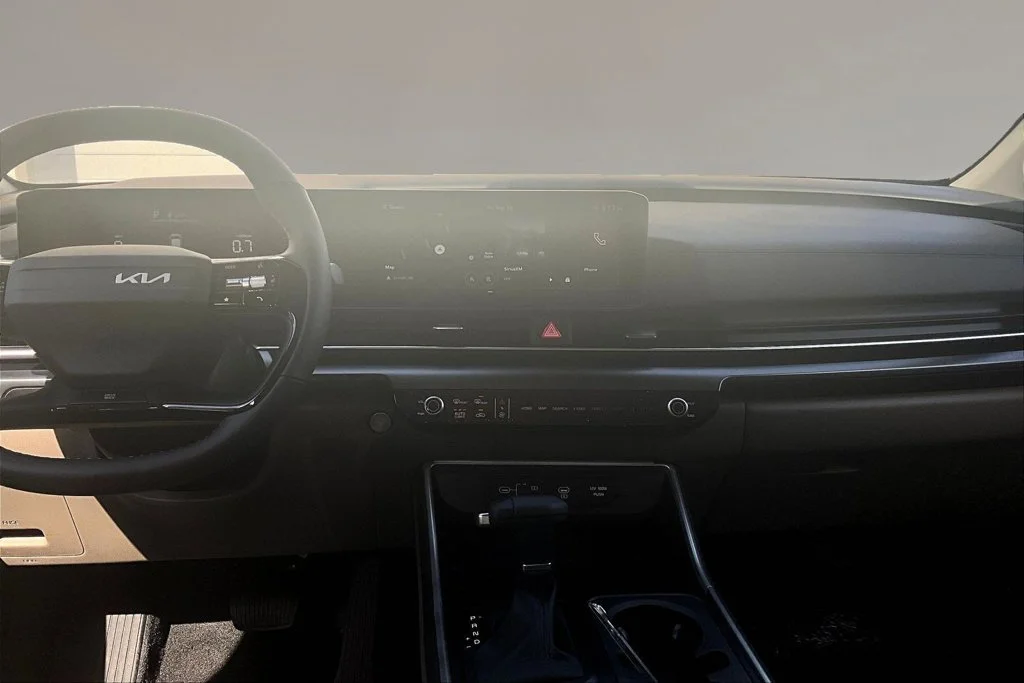 New 2027 Ceramic Silver Kia LX image 6