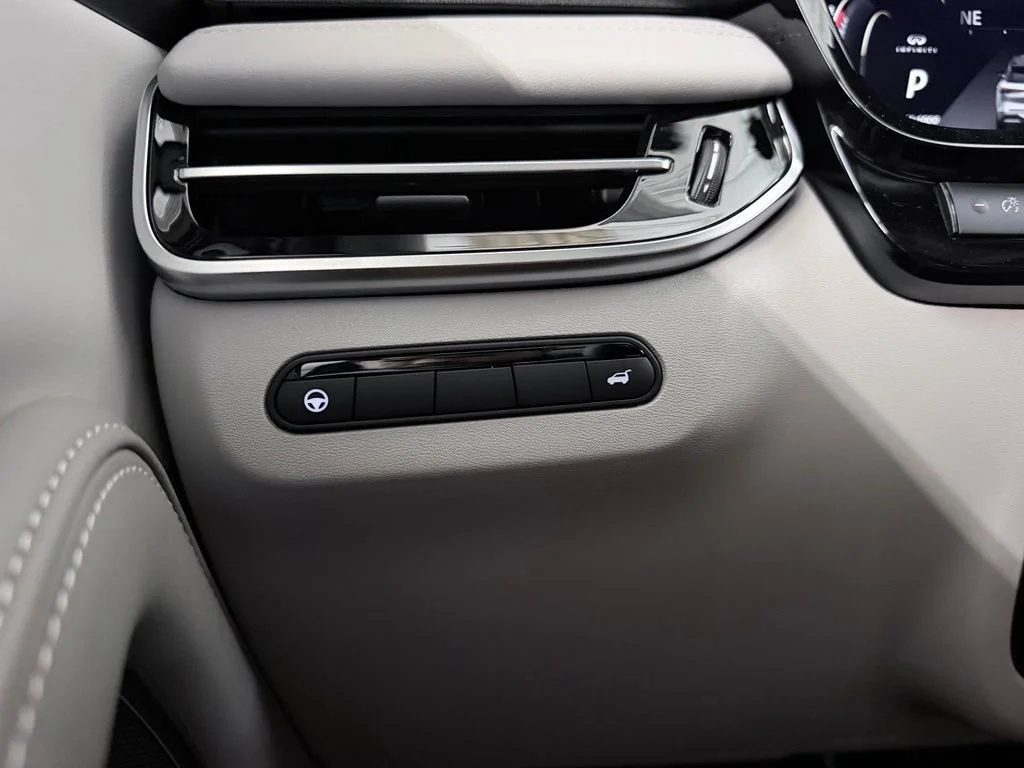 New 2027 WARM TITANIUM INFINITI Luxe FWD image 31
