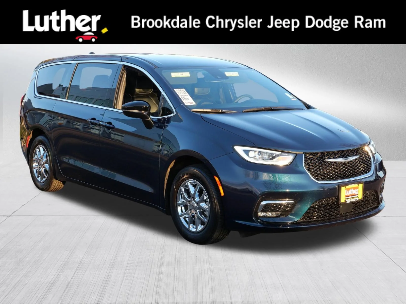 Used 2025 Fathom Blue Pearlcoat Chrysler Select image 1