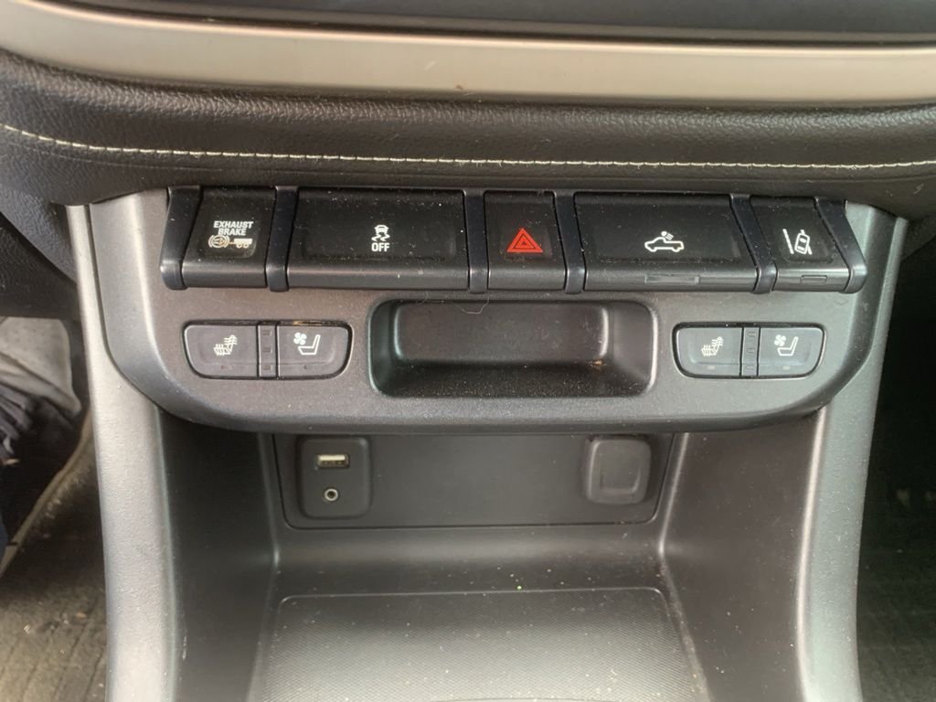 Used 2018 Summit White GMC Denali image 25