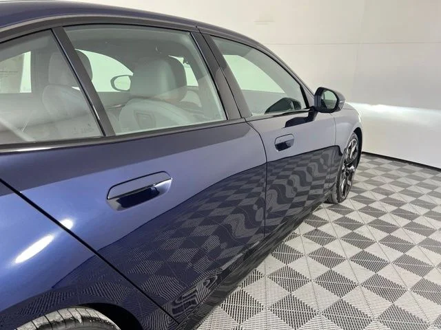 New 2027 Tanzanite Blue II Metallic BMW 540i xDrive image 9