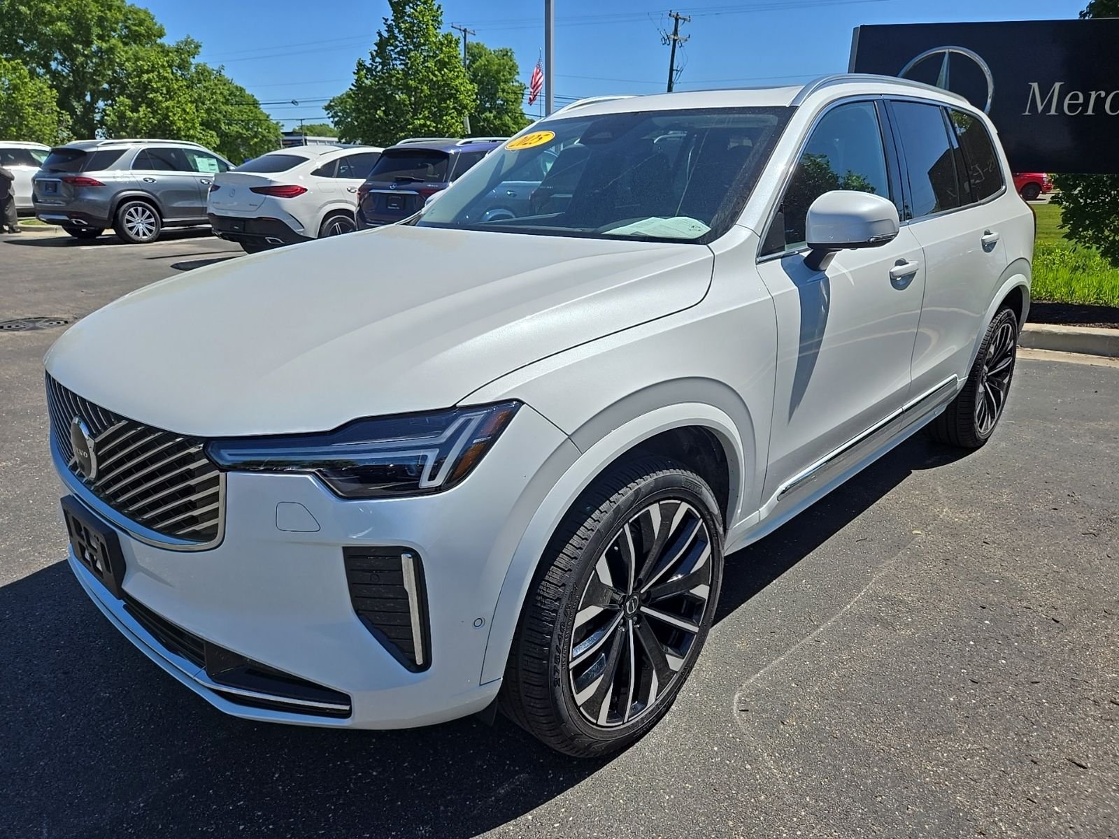 2025 Volvo XC90 B6 Plus Bright 7-Seater 4WD's photo