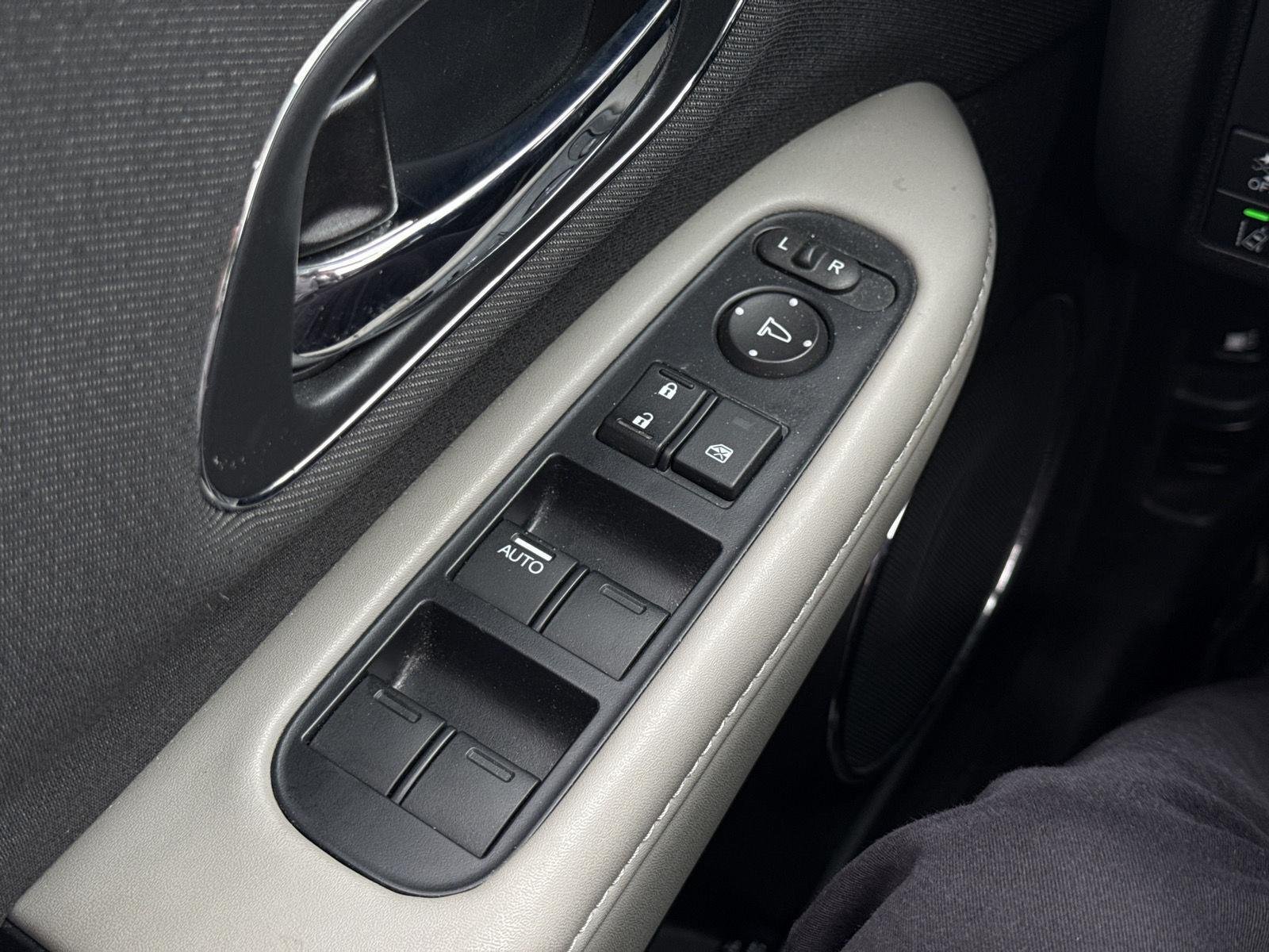 Used 2019 Platinum White Pearl Honda EX image 19