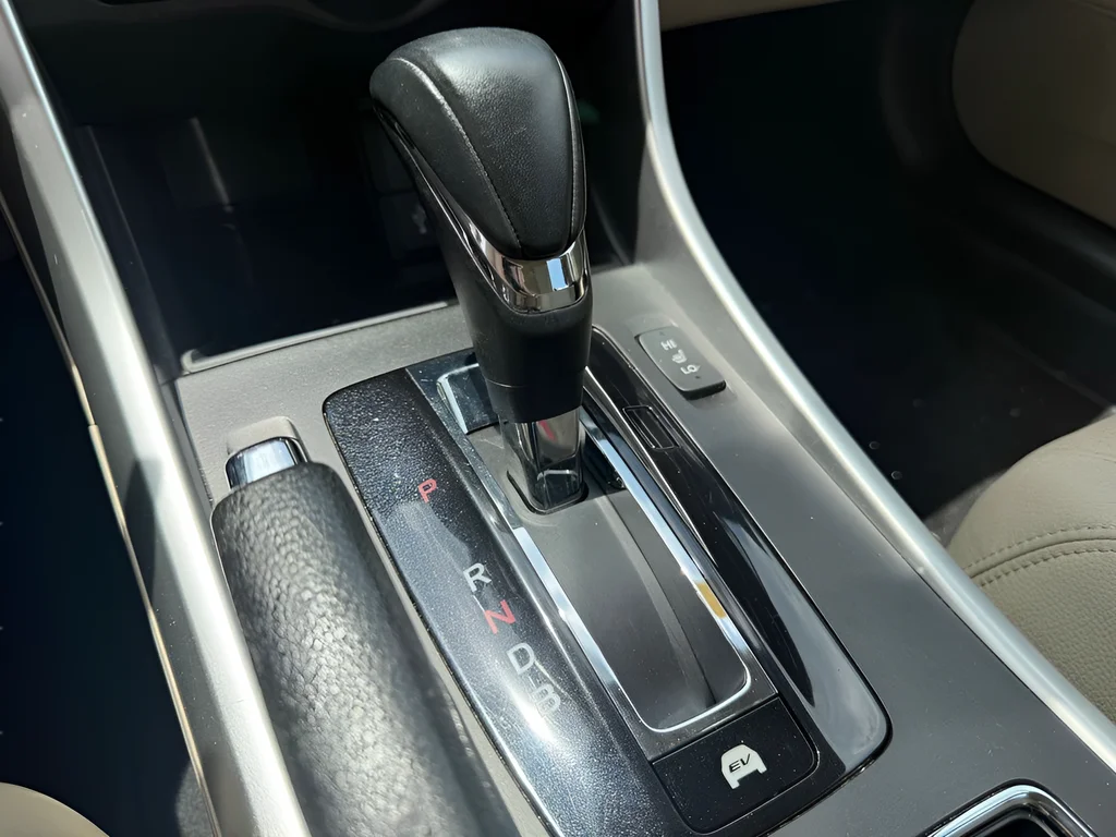 Used 2014 Modern Steel Metallic Honda Touring image 31