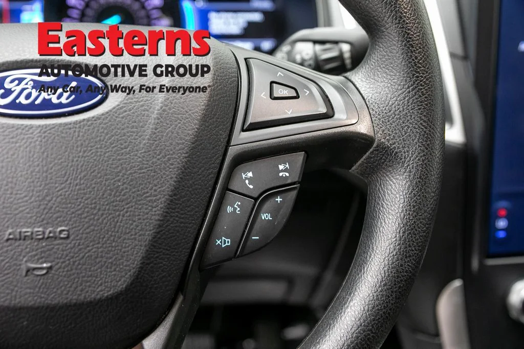 Used 2023 Black Ford SE image 15