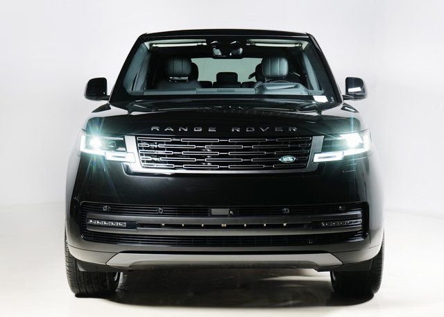 New 2026 Santorini Black Land Rover SE image 8