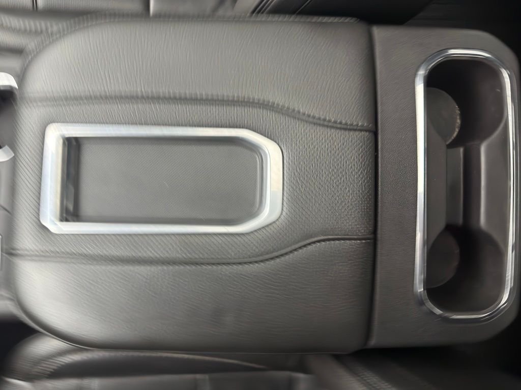 Used 2022 White Frost Tricoat GMC Denali image 19