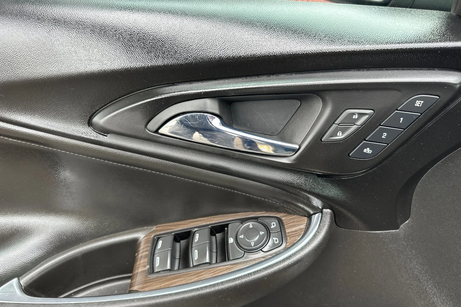 Used 2018 Sandy Ridge Metallic Chevrolet Premier image 11