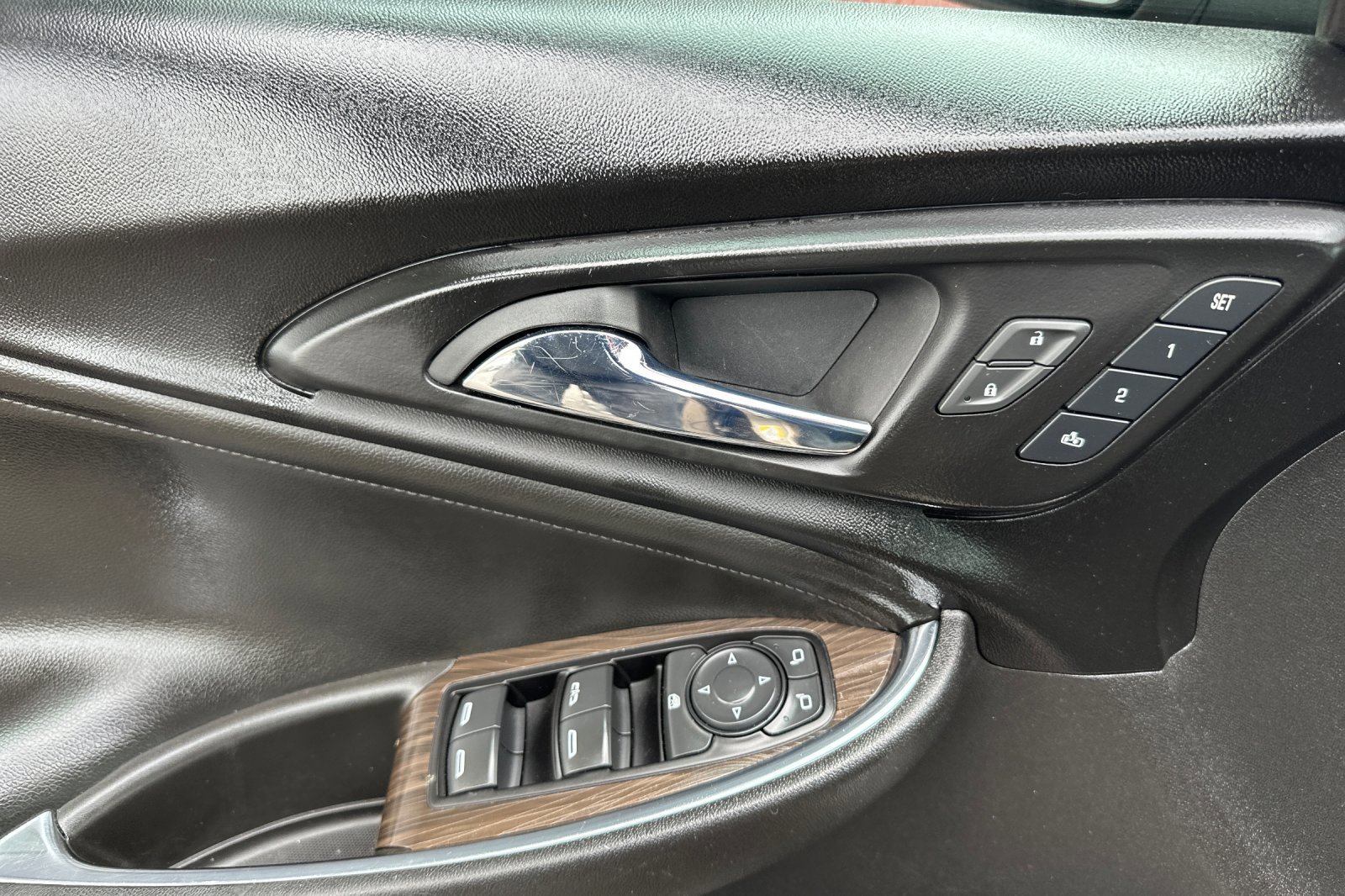 Used 2018 Sandy Ridge Metallic Chevrolet Premier image 11