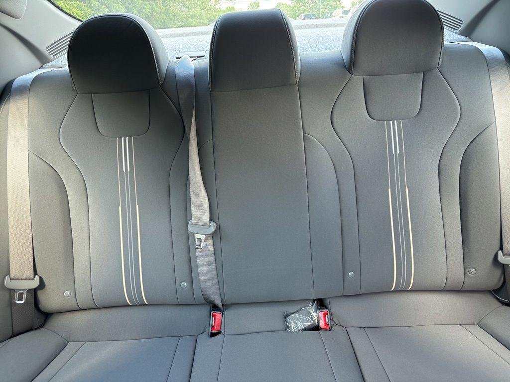 2025 Hyundai Elantra Blue - Photo 21