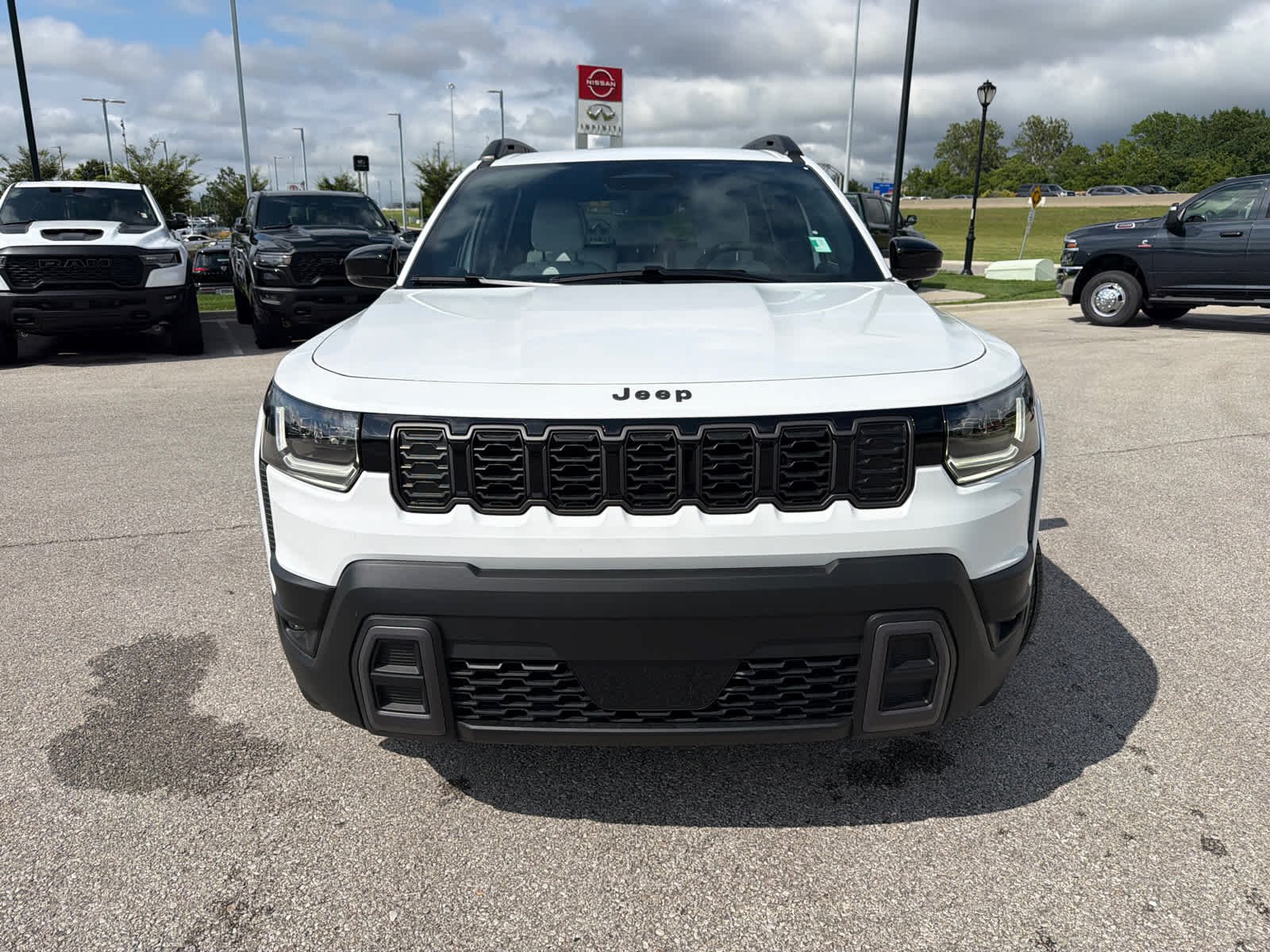 New 2026 Bright White Clear-Coat Exterior Paint Jeep Limited image 3