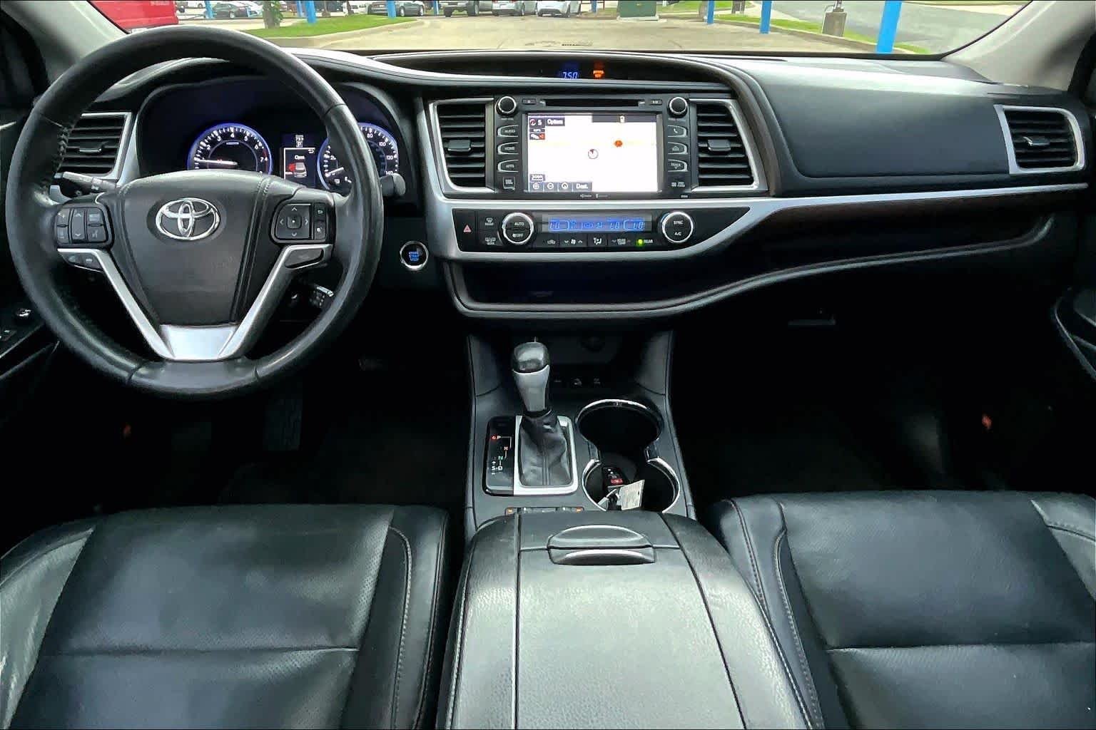 Used 2015 Ooh La La Rouge Mica Toyota Limited Platinum image 16