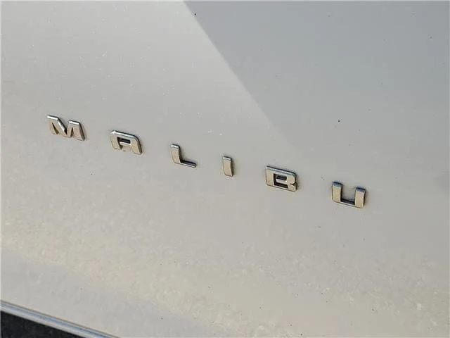 Used 2025 White Chevrolet 1LT image 8
