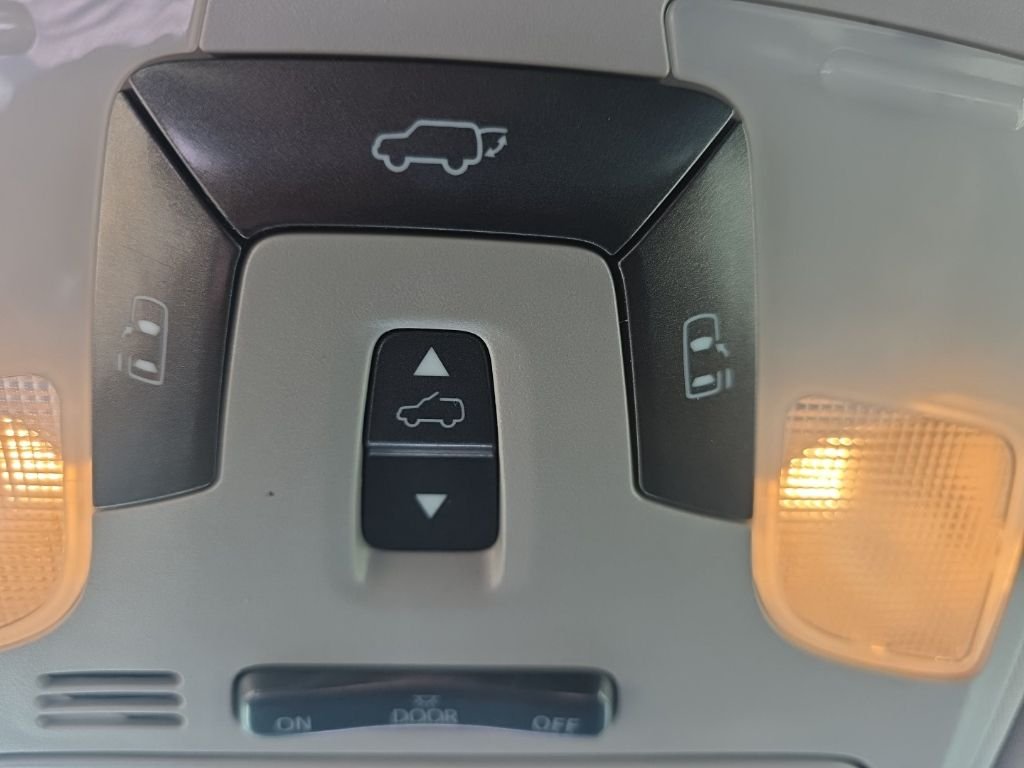 Used 2015 Blue Toyota XLE image 16