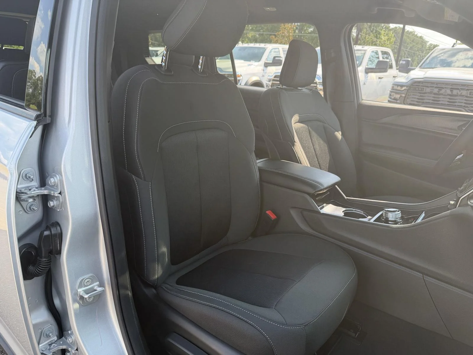 New 2026 Silver Zynith Exterior Paint Jeep Laredo image 23