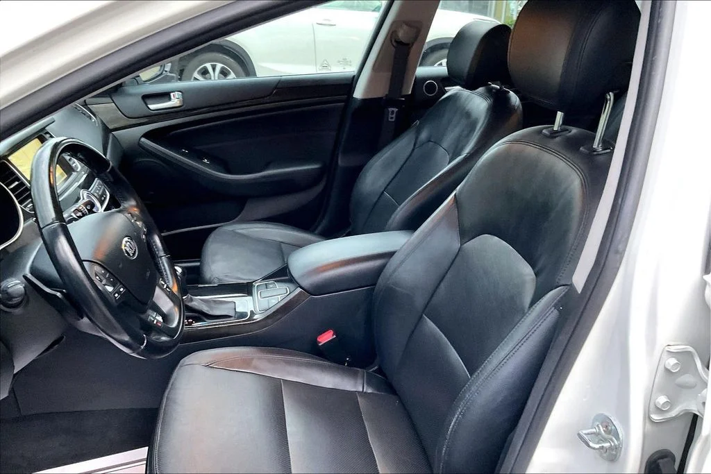 Used 2016 White Kia Premium image 28