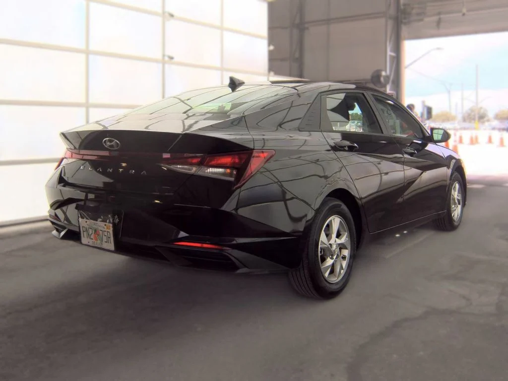 Used 2023 Black Hyundai SE image 3