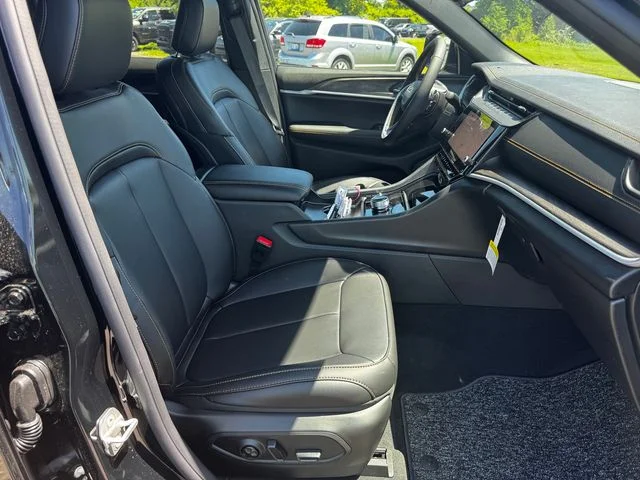 New 2026 Diamond Black Crystal Pearl-Coat Exterior Paint Jeep 85th Anniversary Edition image 14