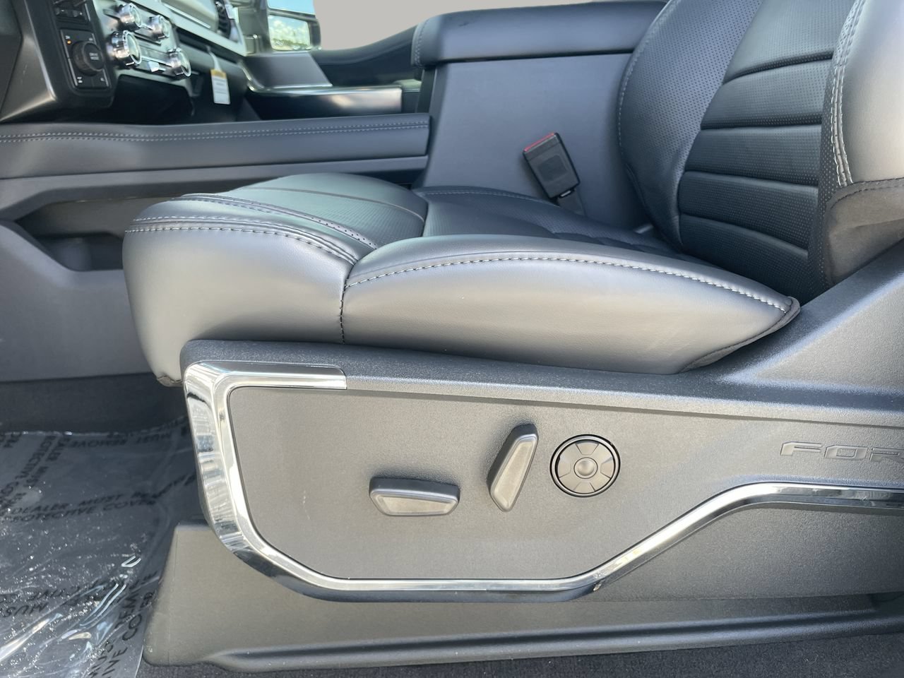 New 2026 Star White Metallic Tri-Coat Ford Platinum image 19