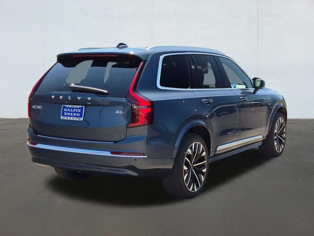 New 2027 DENIM BLUE Volvo Plus image 2