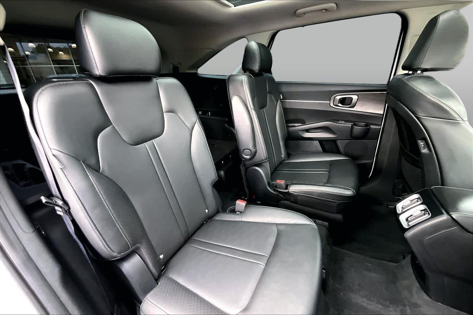 Used 2024 Glacial White Pearl Kia X-Line EX image 33