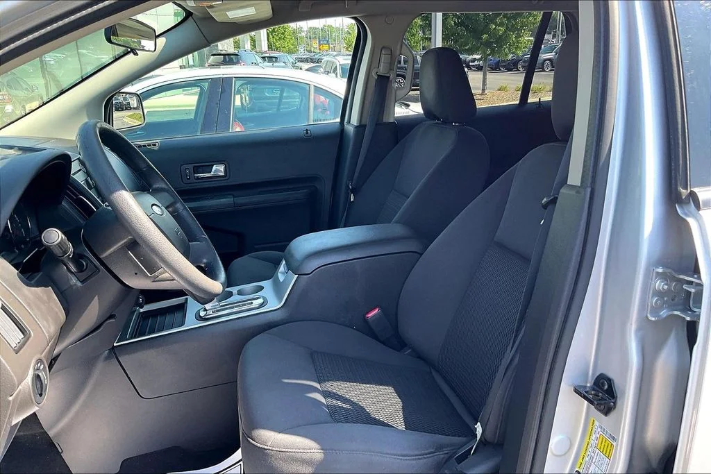 Used 2010  Ford SE image 21